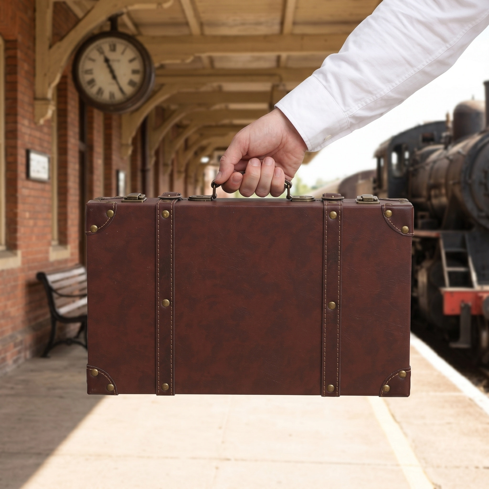 レトロな雰囲気のヴィンテージスーツケース型ディスプレイボック - Retro Vintage Trunk Suitcase のレビューと価格