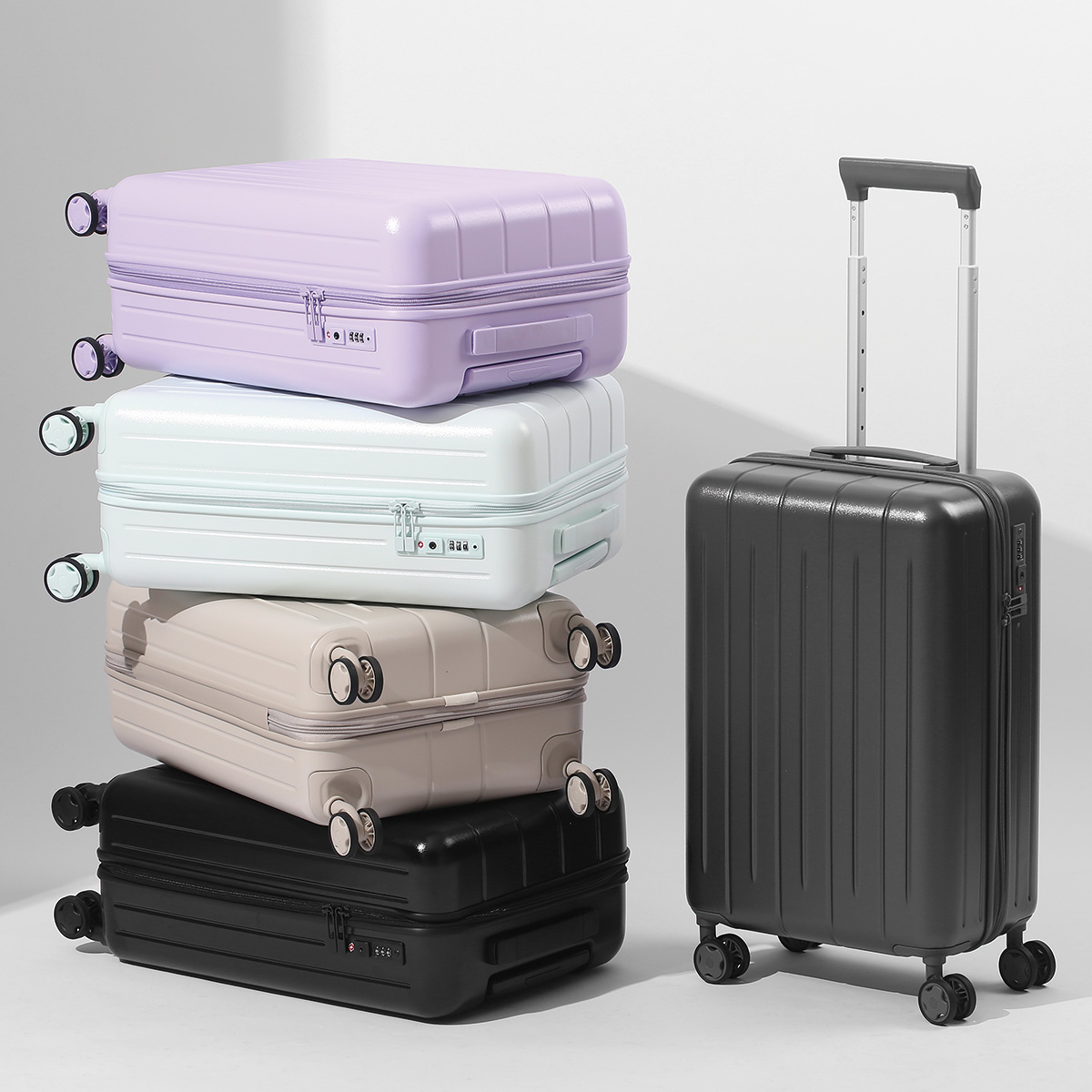 20インチのPC製ハードシェルスーツケース。TSAロック付き - Spinner Wheel Rolling Suitcase 20 Inch のレビューと価格